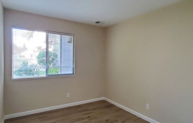 Spacious Downstairs Condo, New Wood Flooring, Fresh Paint, 1 Car Garage, Pool, Hot Tub, Patio!