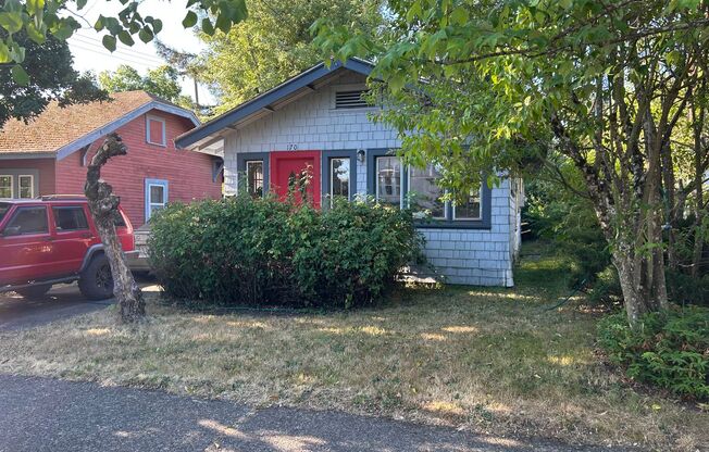 Campus House ~ 3 bed, 1 bath with Garden Area