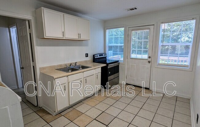 370 ROOSEVELT CIR NE