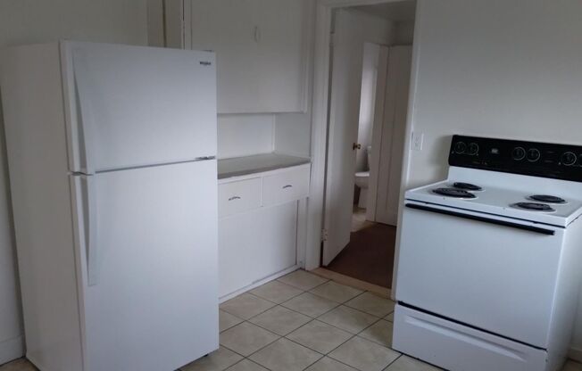 2 beds, 1 bath, 1,000 sqft, $1,350, Unit 537