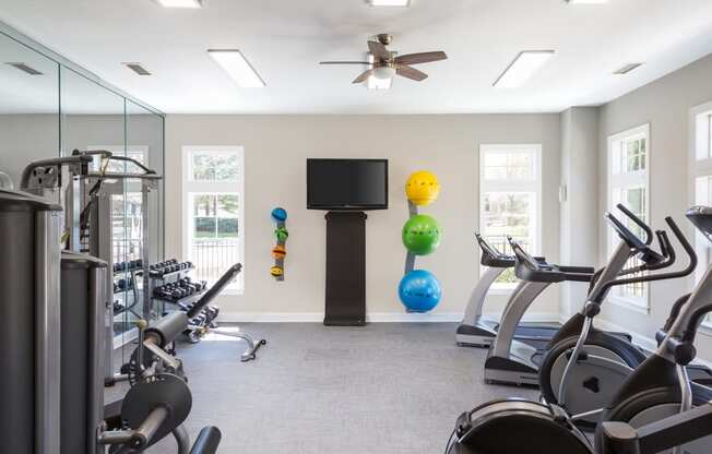 modern fitness center for residents at Stone Ridge apartments Charlotte