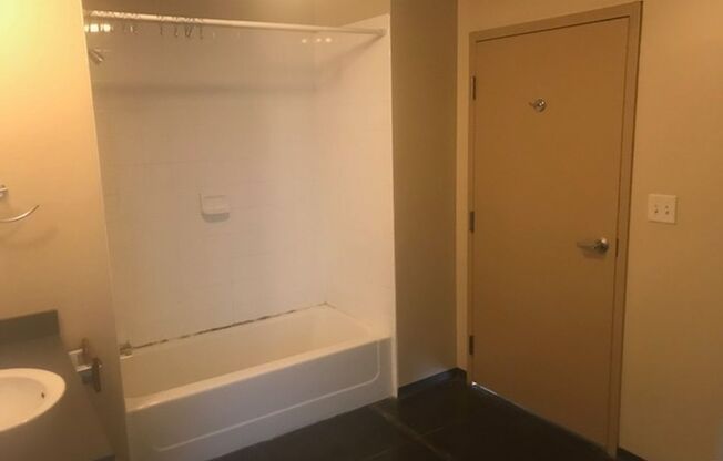 1 bed, 1 bath, 650 sqft, $1,405, Unit 303