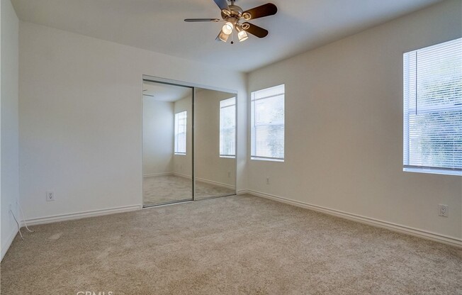 952 W 18 ST