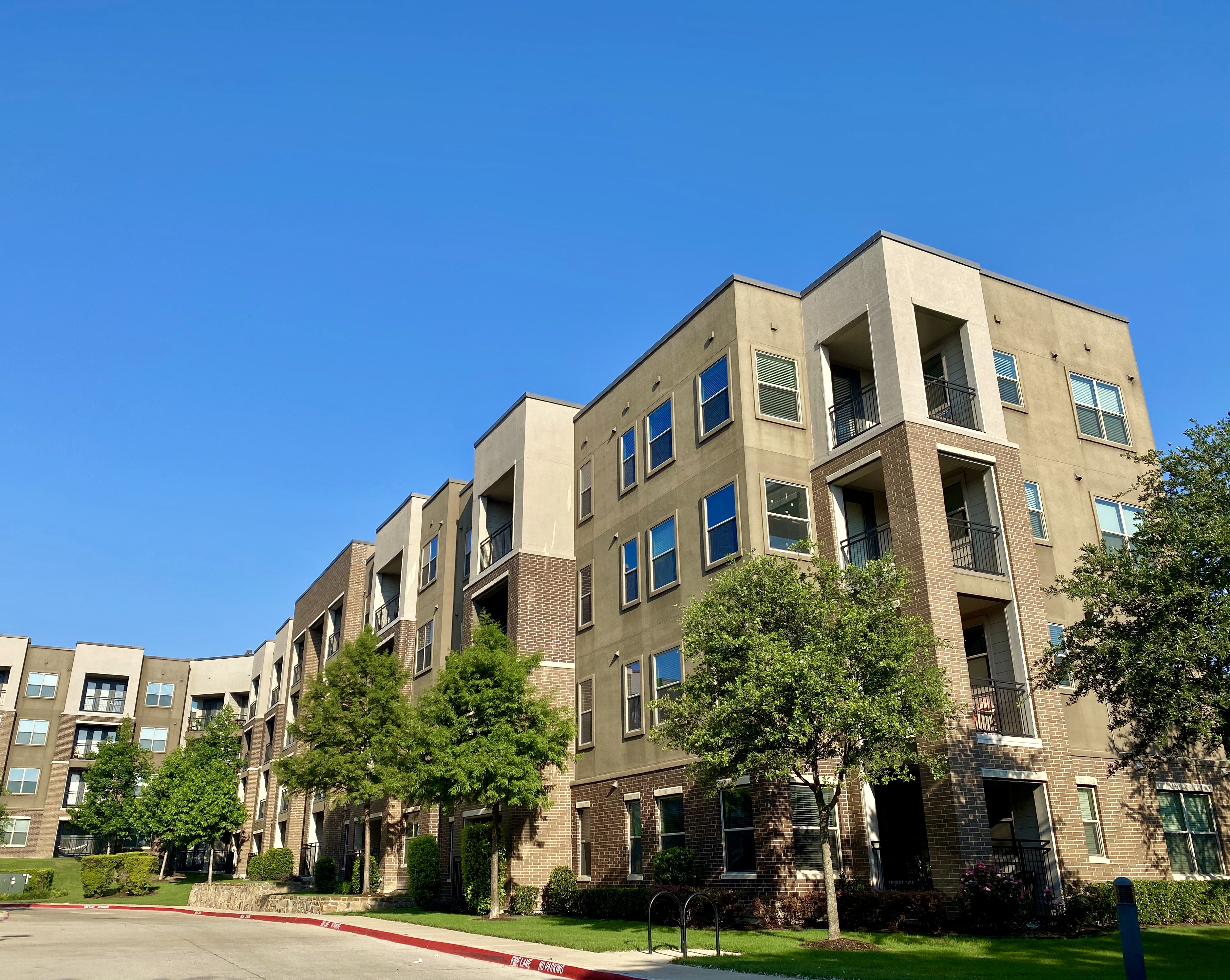 Far North Dallas Apartments near Arapaho Road