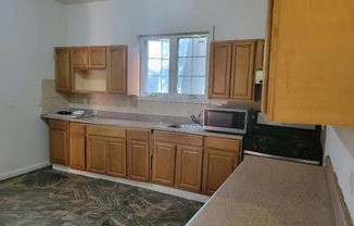 3 beds, 1 bath, $3,800, Unit 1