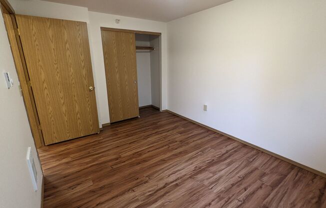 2 beds, 1 bath, 750 sqft, $1,395, Unit 33