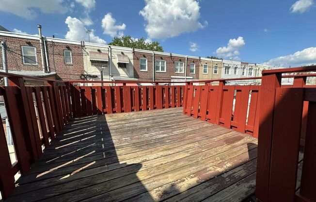 3B1B House with Huge Deck near Sports Complex Available Now