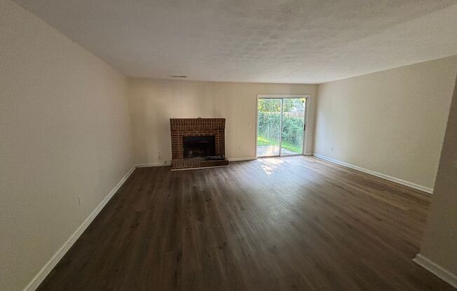 Updated Remodeled Townhome in Prime Smyrna Location! End Unit!