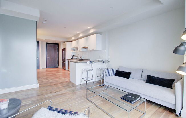 1 bed, 1 bath, 776 sqft, $3,000, Unit 2006