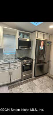 3 beds, 1 bath, 850 sqft, $2,800