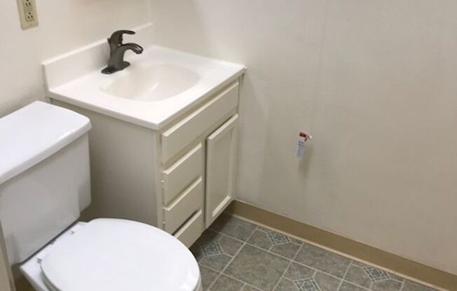 Nice studio apartment with modern fixtures and appliances