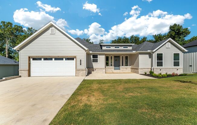 Modern Luxury Awaits: Stylish 4-Bedroom, 3-Bath New Build with Open Floor Plan & Private Balcony in Pea Ridge