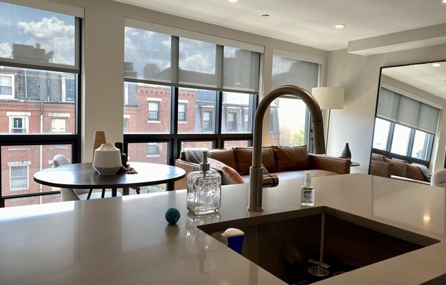 2 beds, 2 baths, 850 sqft, $5,600, Unit 610