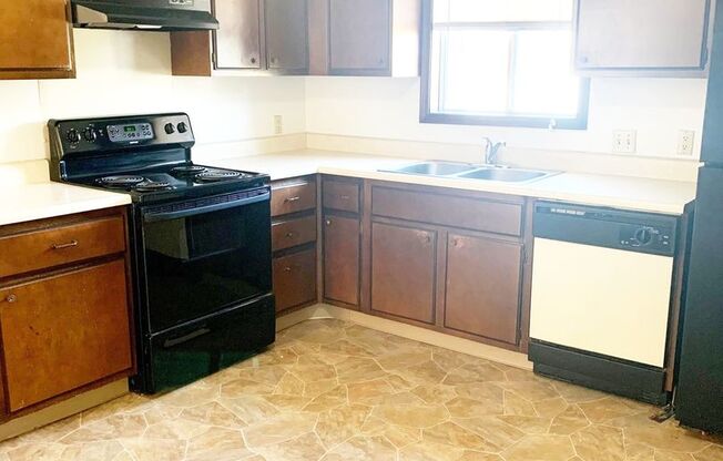 3 beds, 2 baths, 1,200 sqft, $1,345, Unit 17