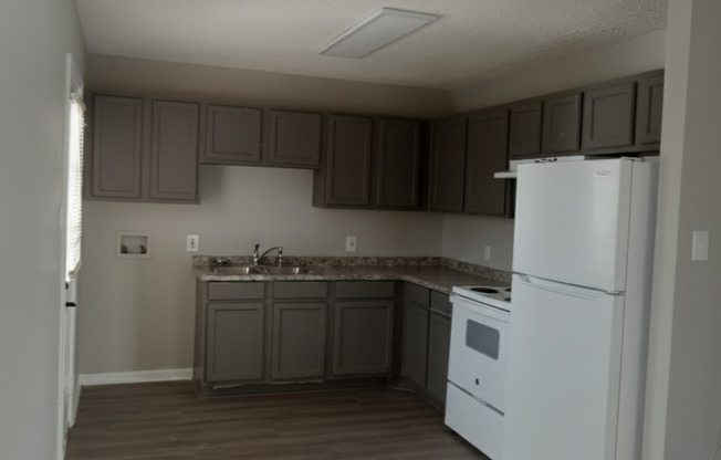 3 beds, 1 bath, 1,000 sqft, $1,150