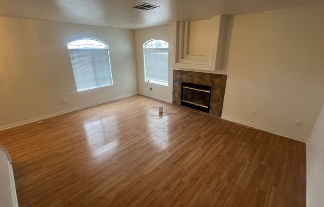3 bedrom 2.5 bath Gated Community Townhome with community Pool, Spa & Private Garage