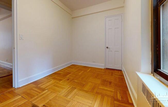 2 beds, 1 bath, $7,200, Unit 5C