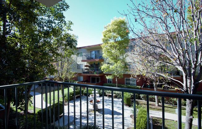 1 bed, 1 bath, $2,000, Unit C24