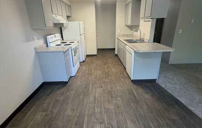 2 beds, 2 baths, 1,070 sqft, $1,595, Unit 18-201