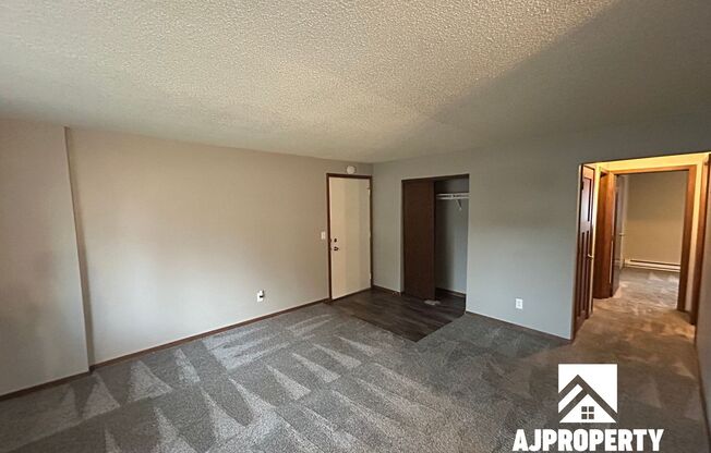 2 beds, 1 bath, 875 sqft, $950, Unit 2109 S Cleveland Ave Sioux Falls, SD Unit 2