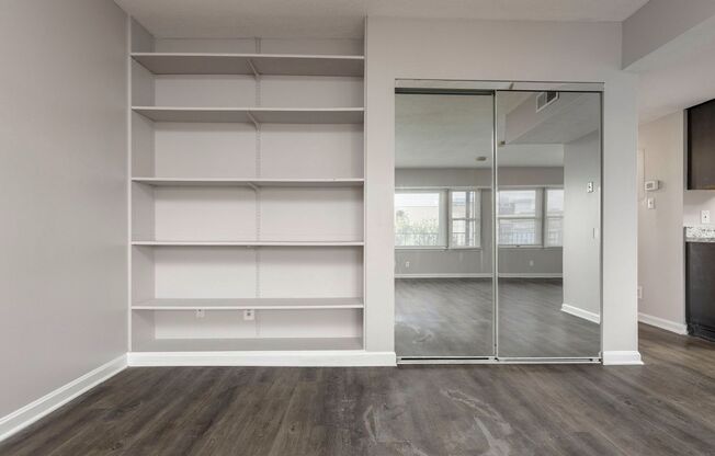 2 beds, 2 baths, $995, Unit 327