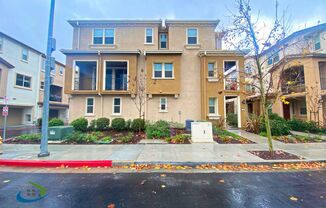 $3495 - Modern 2 Bed/2.5 Bath Tri-level Townhome-Energy Effiicent-Built in 2015