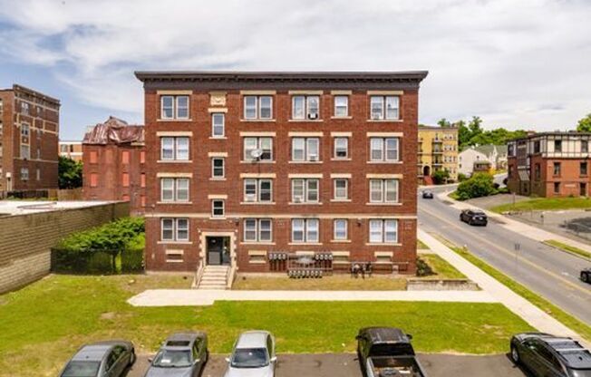 1 bed, 1 bath, $1,325, Unit 120 Central St 3L