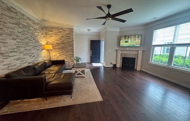 Adorable duplex condo in Red Mill.