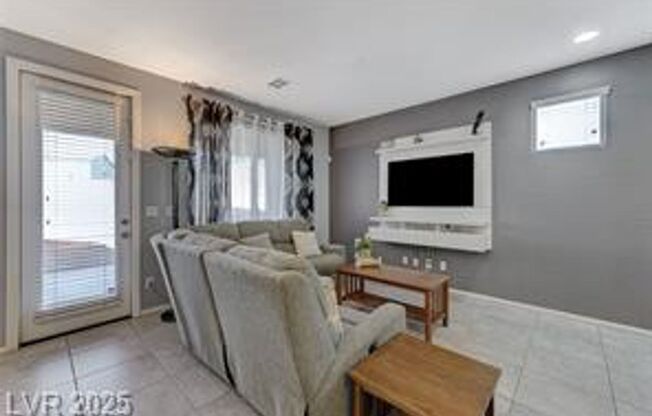 Stunning 3 Bedroom 2.5 baths ready to be called home!