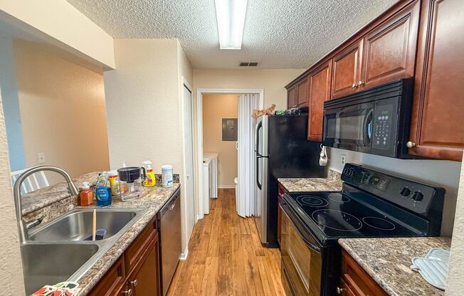 2 beds, 2 baths, $1,400, Unit Unit 924