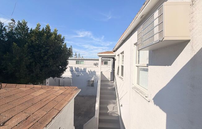 10516 1/2 S VERMONT AVE