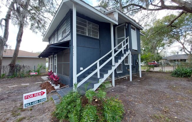 Charming 1 Bedroom/1 Bathroom - Downtown Lakeland Apartment