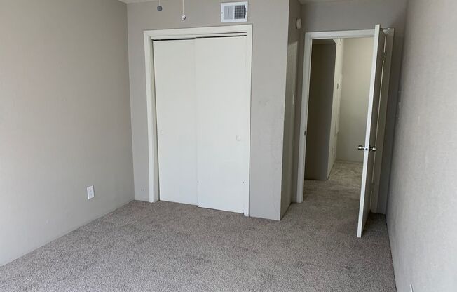2 beds, 1 bath, 897 sqft, $1,050, Unit 2210