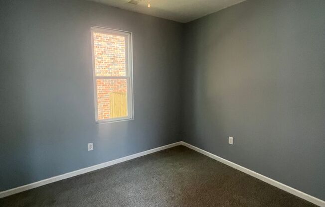 Beautiful Fully Renovated 2/1 Duplex!