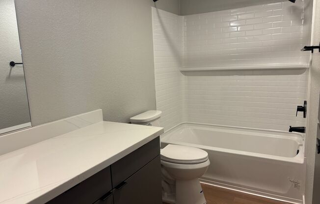 1 bed, 1 bath, 671 sqft, $2,460, Unit H027