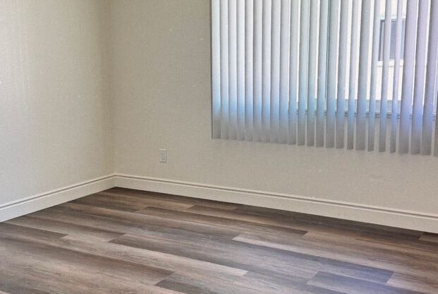 14444 Forty Four Winks Apartments