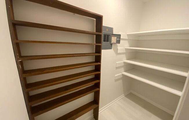 2 beds, 1 bath, 800 sqft, $1,000, Unit 20