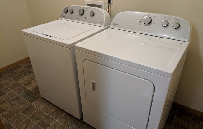 2 beds, 2 baths, 894 sqft, $1,195, Unit 615-305