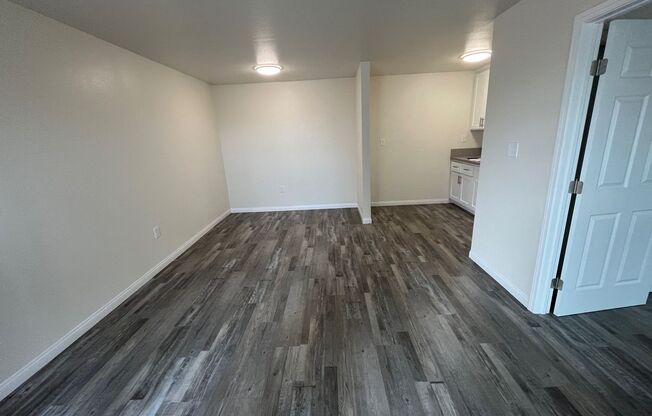 1 bed, 1 bath, $990, Unit 166