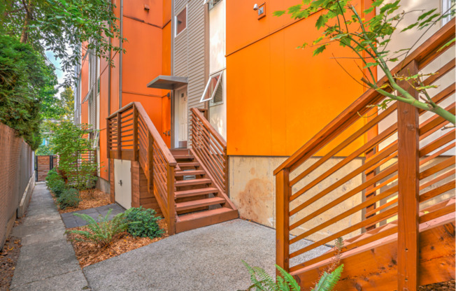 Studio, 1 bath, 300 sqft, $1,100, Unit C0