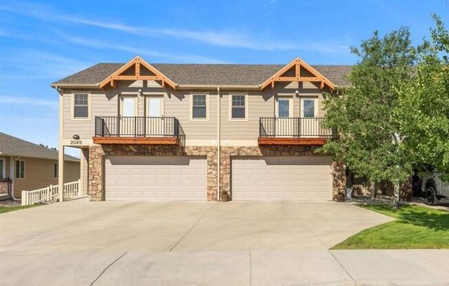 Nice 3 bed 2 bath townhouse in the Heights!