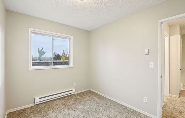 3 beds, 1.5 baths, 963 sqft, $1,749, Unit D-03