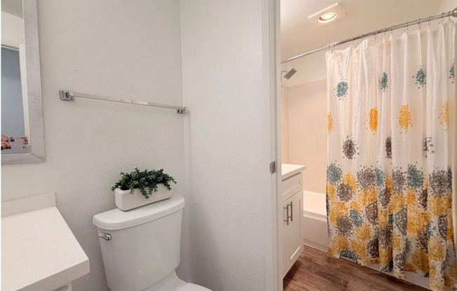 2 beds, 1.5 baths, $2,200, Unit 116