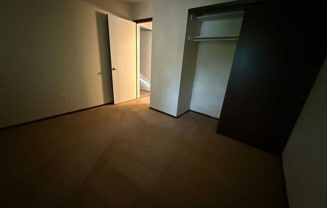 2 beds, 1 bath, $1,425, Unit 106