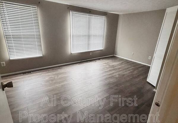 923 REGAL PATH LN