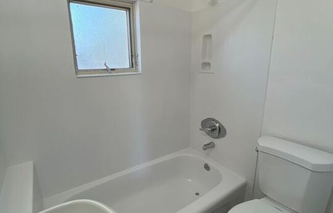 Studio, 1 bath, 390 sqft, $900, Unit 201 Unit #4