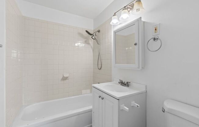 1 bed, 1 bath, 800 sqft, $925, Unit 1904 W 59