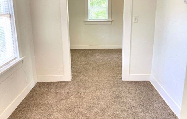 1 bed, 1 bath, 580 sqft, $785, Unit Upstairs Garage Apt