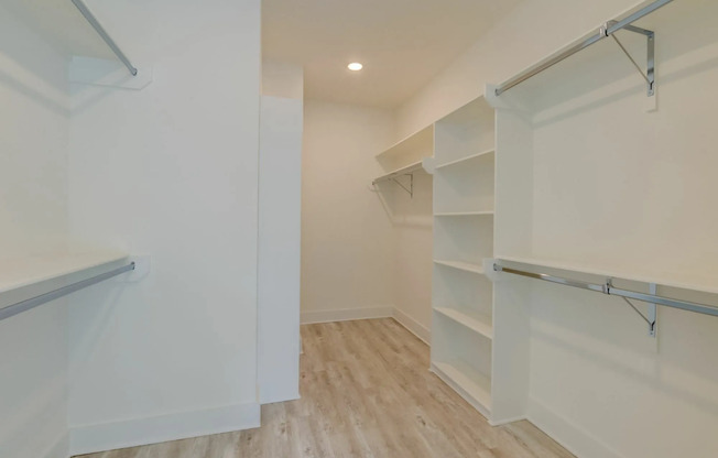 The Grove at Oak Forest Closet