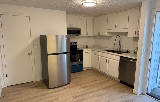 1 bed, 2 baths, 850 sqft, $1,595, Unit 8318 B